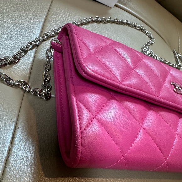 Chanel lambskin quilted flap wallet - Picture 5 of 11